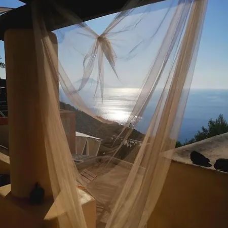 Giardino Dei Carrubi- Al Gradino 365 Bed & Breakfast Alicudi