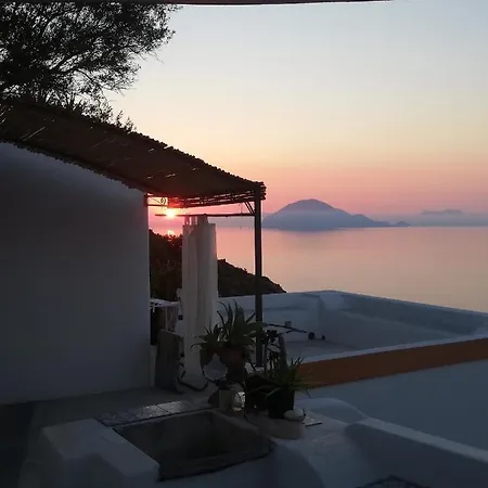 Giardino Dei Carrubi- Al Gradino 365 3* Alicudi