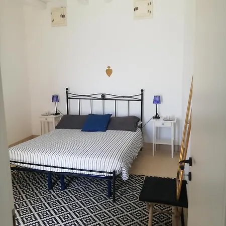 Giardino Dei Carrubi- Al Gradino 365 Bed & Breakfast 3*