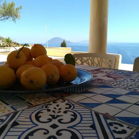 Bed & Breakfast Giardino Dei Carrubi- Al Gradino 365 Alicudi