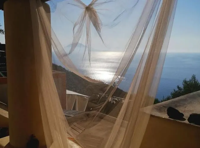 Giardino Dei Carrubi- Al Gradino 365 Bed & Breakfast Alicudi