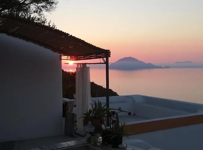 Giardino Dei Carrubi- Al Gradino 365 3* Alicudi