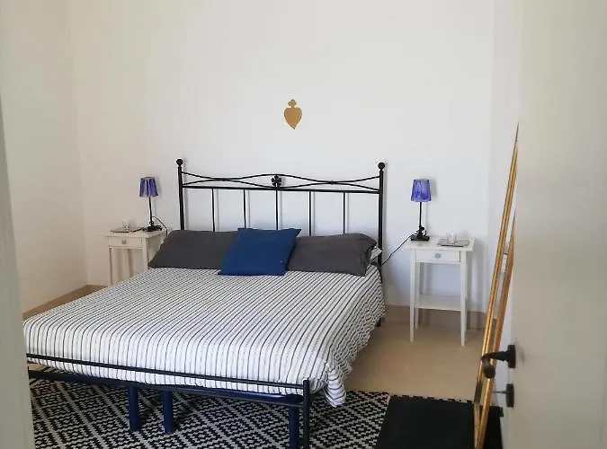 Giardino Dei Carrubi- Al Gradino 365 Oda ve Kahvaltı 3*