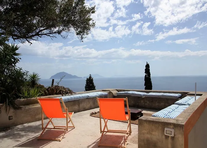 Giardino Dei Carrubi- Al Gradino 365 Oda ve Kahvaltı Alicudi