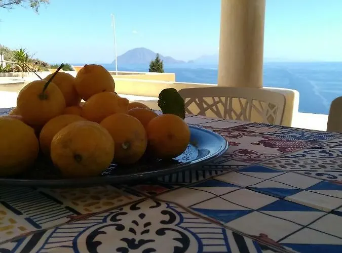 Oda ve Kahvaltı Giardino Dei Carrubi- Al Gradino 365 Alicudi