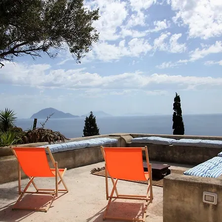 Giardino Dei Carrubi- Al Gradino 365 ベッド・アンド・ブレックファスト Alicudi