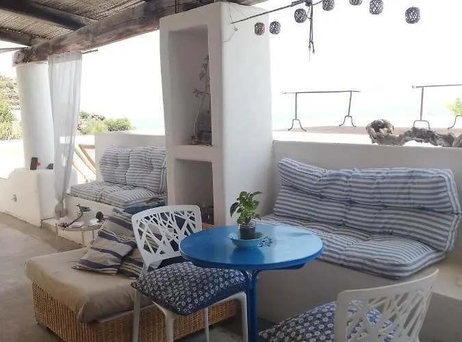 Bed and Breakfast Giardino Dei Carrubi- Al Gradino 365 Alicudi