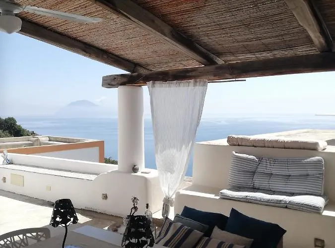 Giardino Dei Carrubi- Al Gradino 365 B&B Alicudi